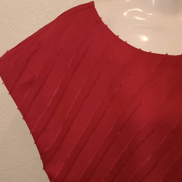 Vince Camuto Tropical Red Top - Picture 5 of 12